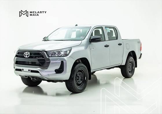 TOYOTA HILUX 2.8 D-4D TURBO DIESEL CD POWER PACK 4X4 MANUAL